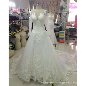 Luxueuse robe de mariée en dentelle à manches longues de haute qualité